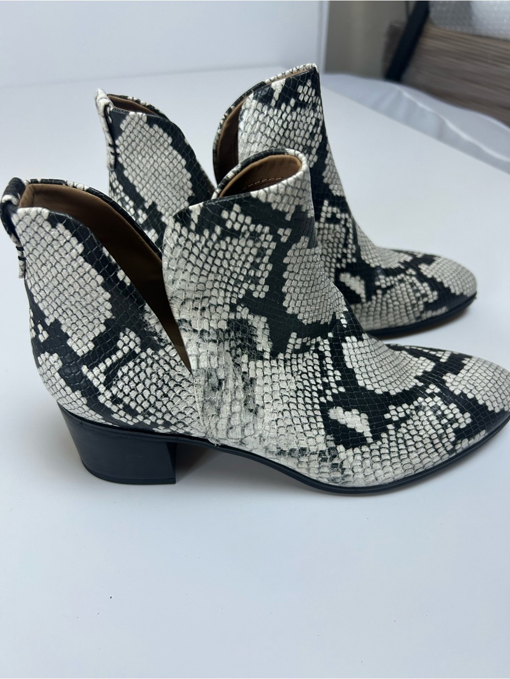 Franco Sarto Snakeskin Print Ankle Booties Women’s 7.5M Block Heel Cutout Boots